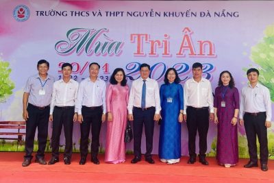 Phó Chủ tịch Thường trực HĐND thành phố thăm, chúc mừng Ngày Nhà giáo Việt Nam tại Trường THCS-THPT Nguyễn Khuyến