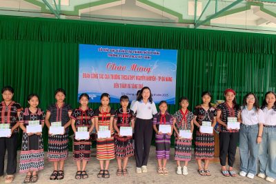 Thăm Trường Phổ thông Dân tộc nội trú THCS Tây Giang